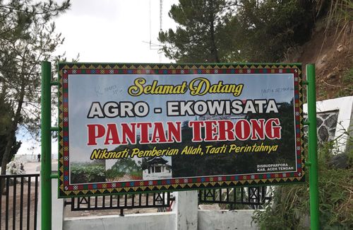 Negeri di atas awan dan sinyal Telkomsel