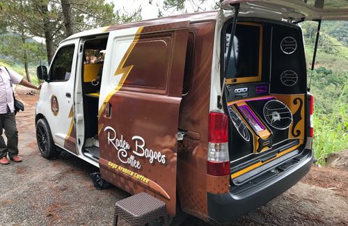 Negeri di atas awan dan sinyal Telkomsel