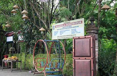 Kala dunia dalam genggaman Omah Mbudur