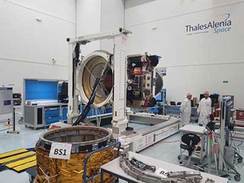 Melongok pabrik satelit Telkom 3S di Prancis