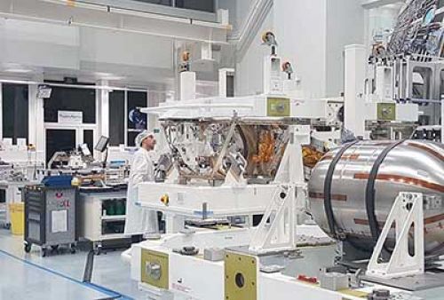 Melongok pabrik satelit Telkom 3S di Prancis